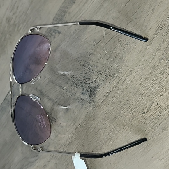 Jessica Simpson Sunglasses - Picture 3 of 4